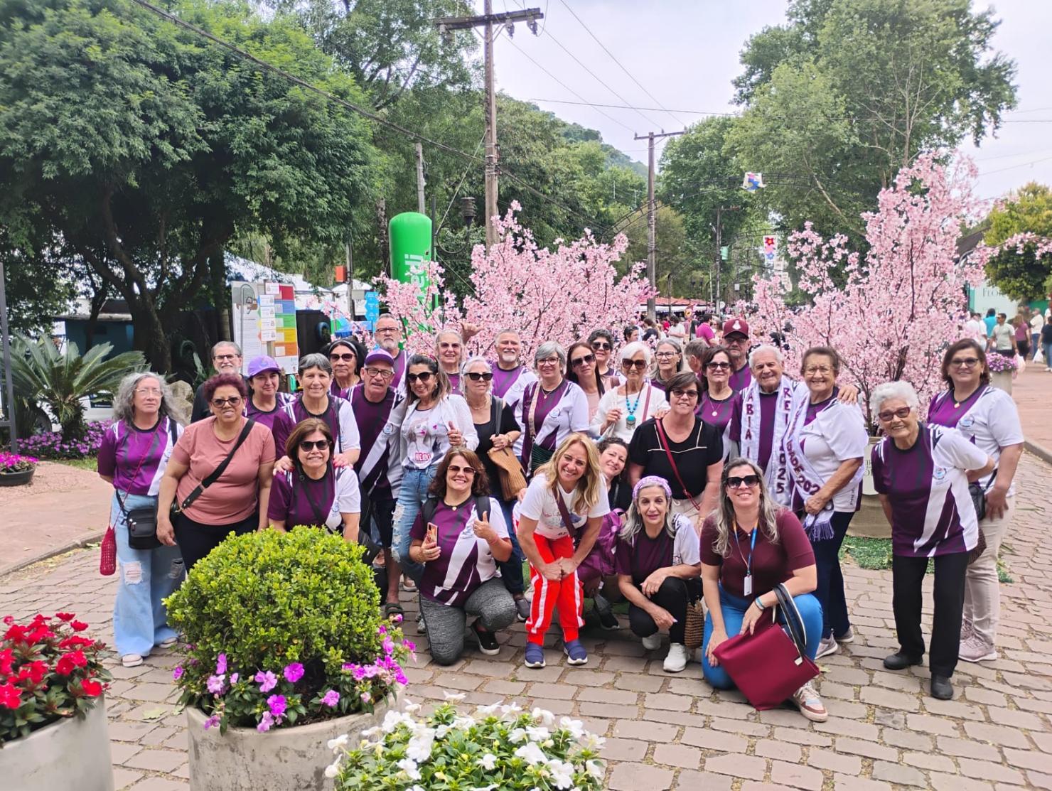 Alunos do Sábia Idade visitam Feira das Flores em Ivoti